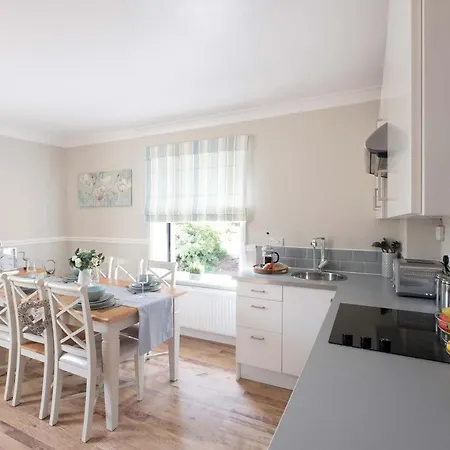 Host & - No 9 By The Park * Whitby